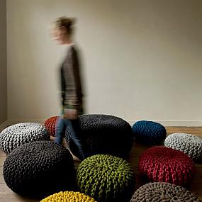 handknitted-wool-poufs-and-rugs-by-christien-meindertsma-01
