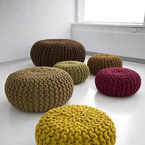 handknitted-wool-poufs-and-rugs-by-christien-meindertsma-04