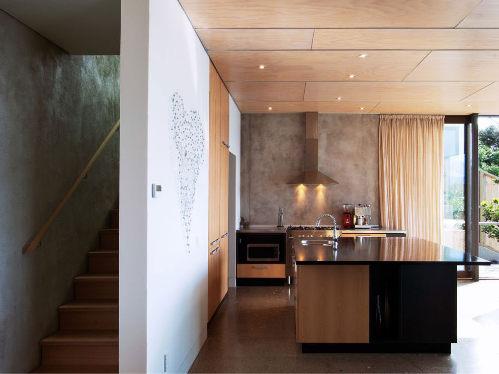 Курортный дом Hataitai на горном склоне от John Mills Architects, Новая Зеландия
