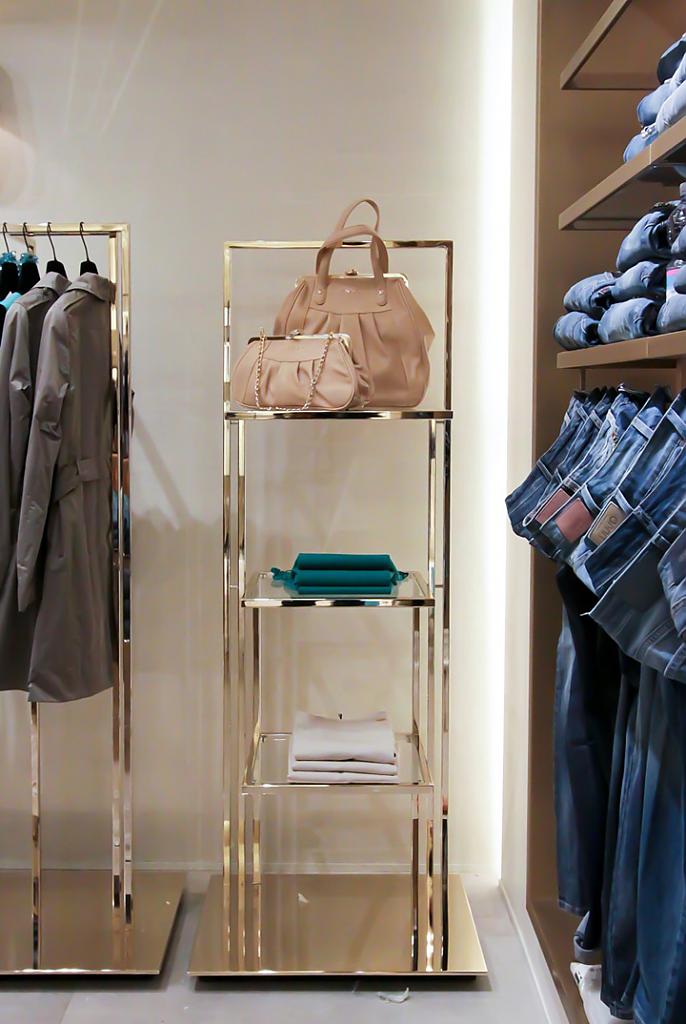 liu-jo-store-christopher-goldman-ward-reggio-emilia-italy-08