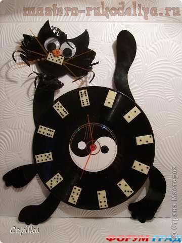 Часы кошка-домино