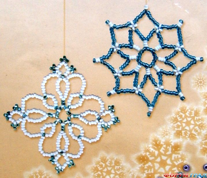 Снежинки из бисера