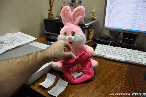 Дед мороз приходит в дом, мы подарки с вами шлем!