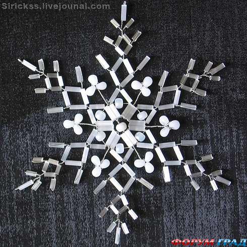 Снежинки из бисера