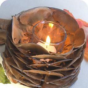 Подсвечник из шишки