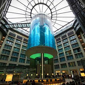 aquadom-in-radisson-blu-hotel-berlin-02