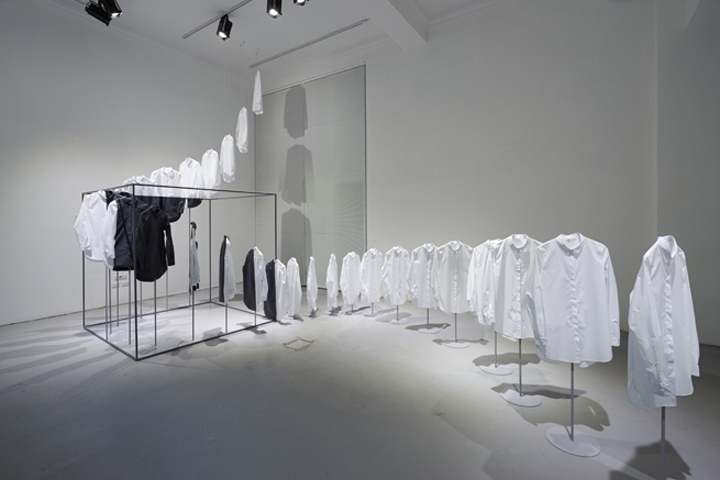cos-fashion-brand-installation-15