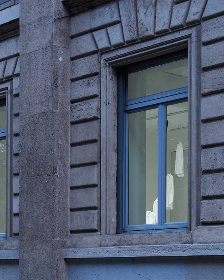 cos-fashion-brand-installation-21