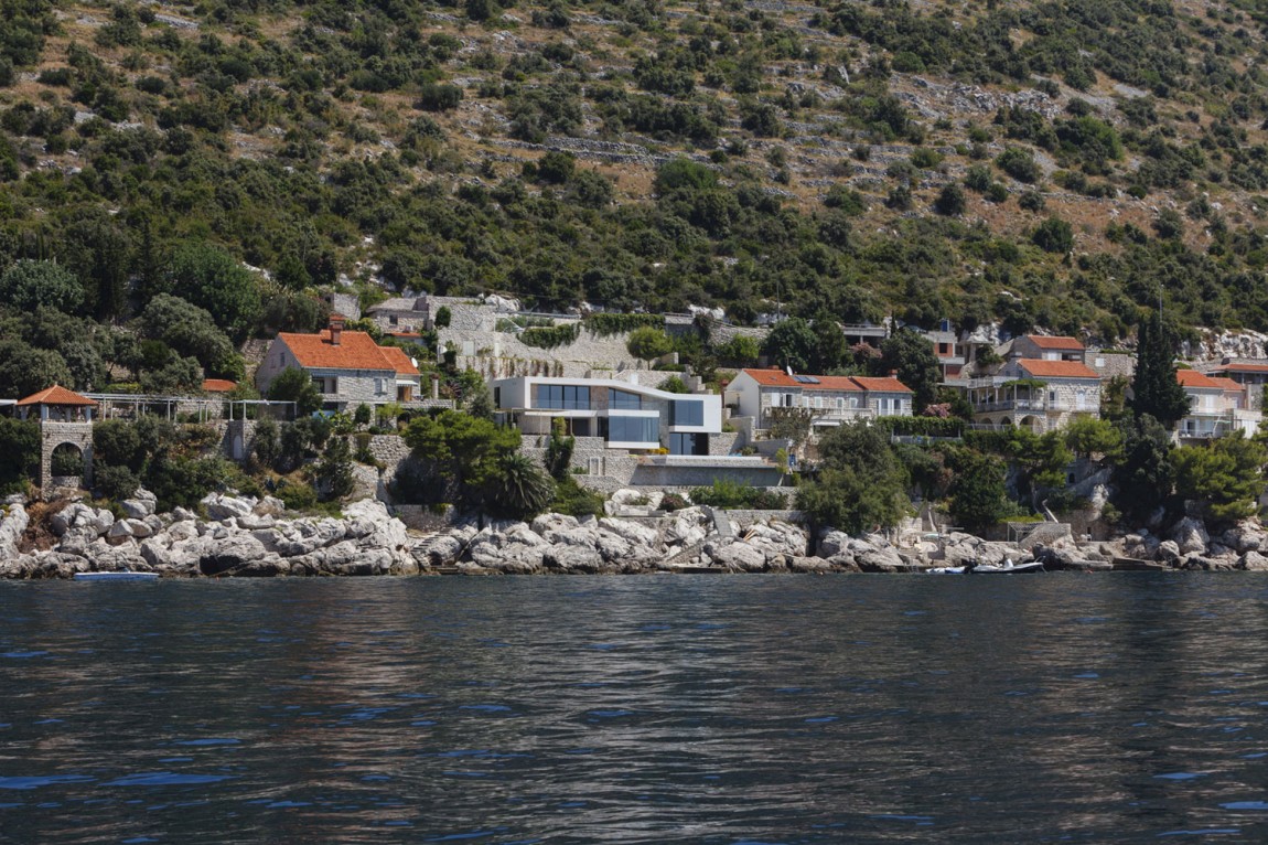 Дом из камня V2 на берегу Адриатического моря в Хорватии