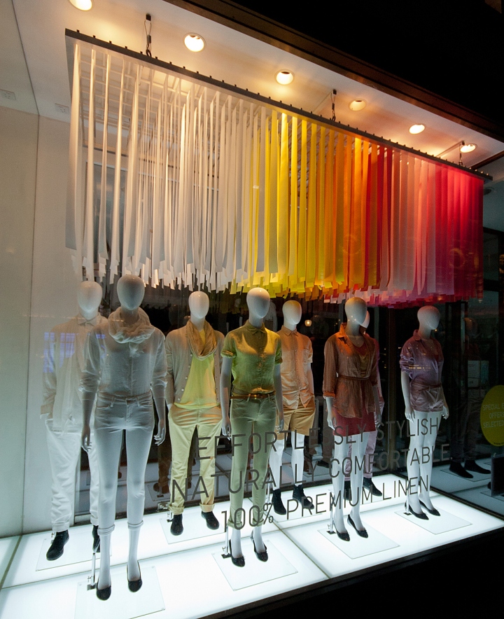 uniqlo-windows-03