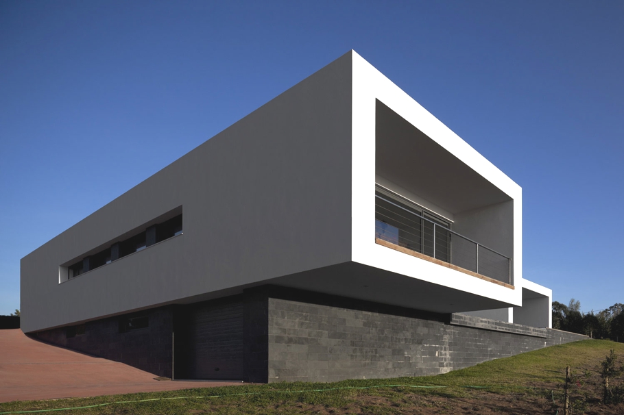 contemporary-u-house-portugal-02