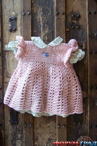 розовое вязаное платье