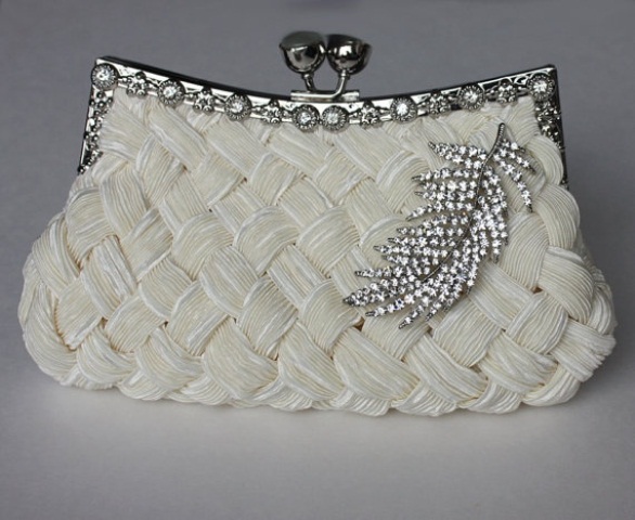 chic-bridal-clutches-for-any-taste-36