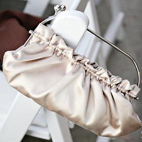 chic-bridal-clutches-for-any-taste-44
