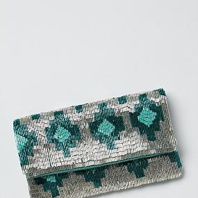chic-bridal-clutches-for-any-taste-47