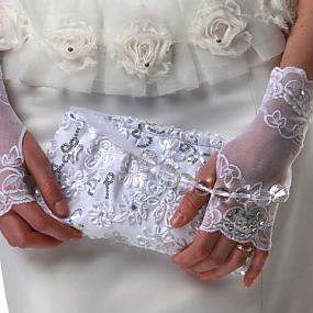 chic-bridal-clutches-for-any-taste-53