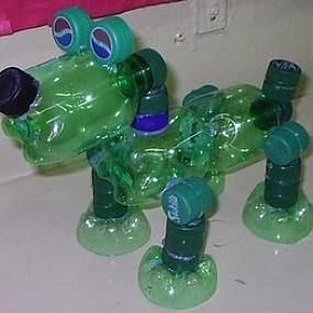 из пластиковых бутылок