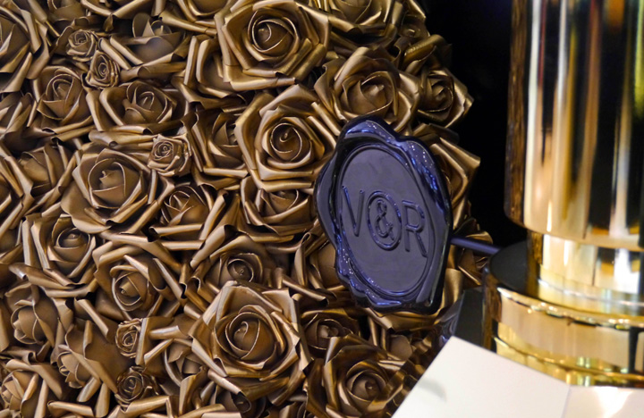 flowerbomb-rose-explosion-point-london-04