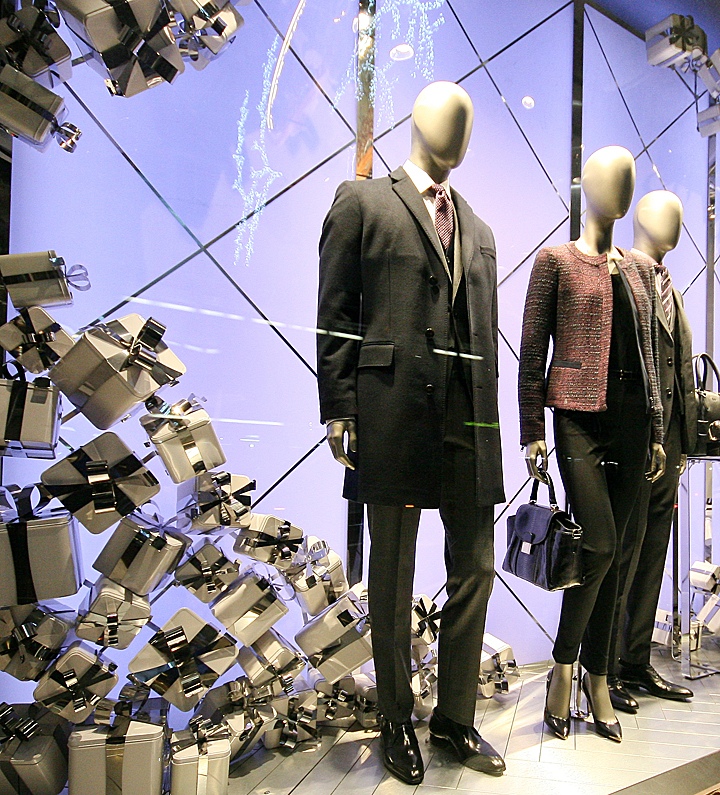 hugo-boss-windows-winter-london-03