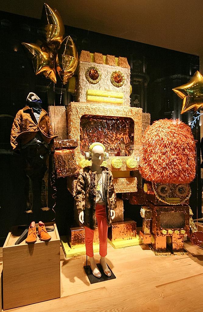 j-crew-christmas-shop-windows-london-07
