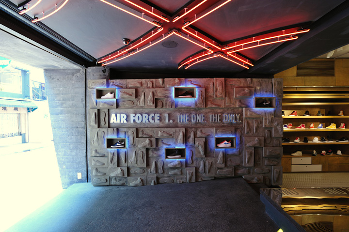 nike-ps7-store-air-force-1-promotion-display-hong-kong-02