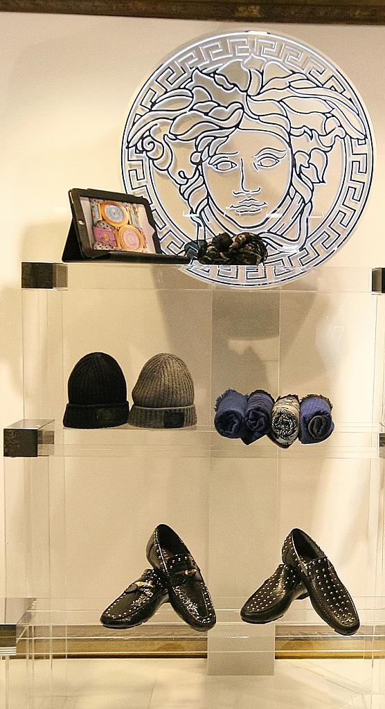 versace-windows-autumn-vienna-austria-04