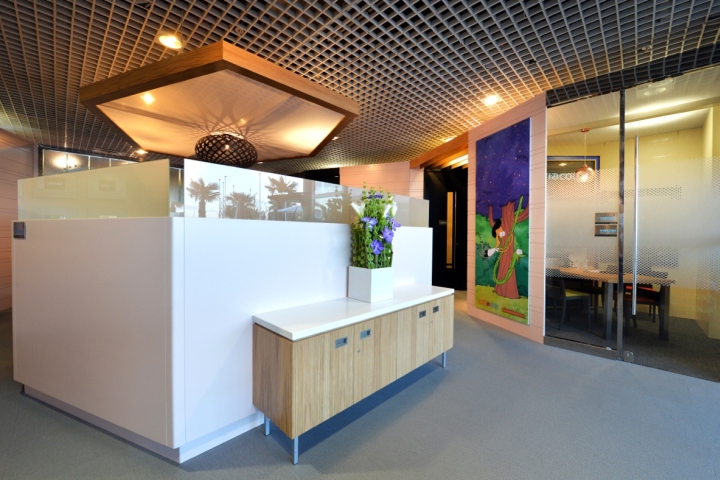 viacom-booth-at-mipcom-market-france-03