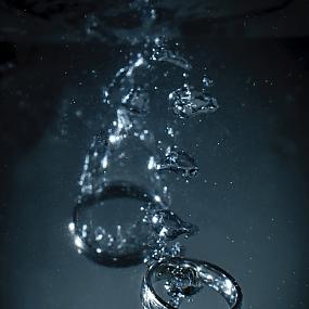 wedding-rings-water-10