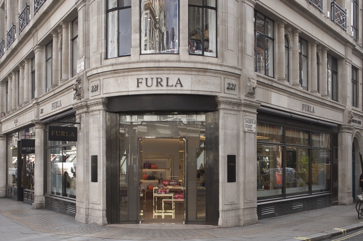 furla-flagship-store-at-regent-street-by-hmkm-london-uk-09