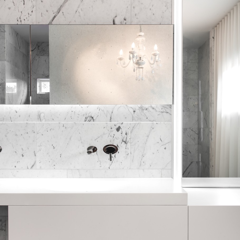 glitz-and-glamour-bathroom-design-08