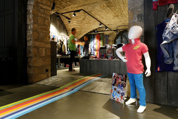 j-joy-flagship-store-besancon-france-02