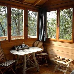 sleep-in-a-french-treehouse