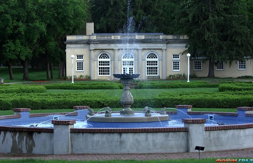 Фонтан в отеле West Baden Springs