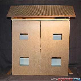 деревянный кукольный домик