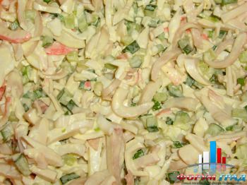 салат из кальмаров