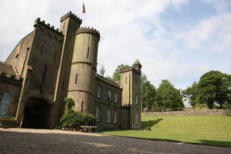 luxury-carr-hall-castle-04