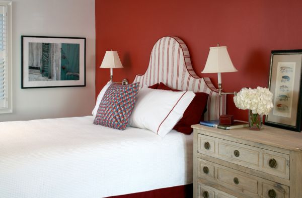 headboard-in-red-and-white-stripes-brings-in-the-flag-motif-here