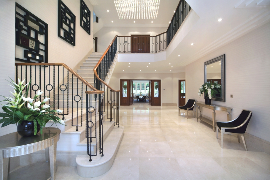 a-stunning-surrey-property-great-to-party-in-england-04