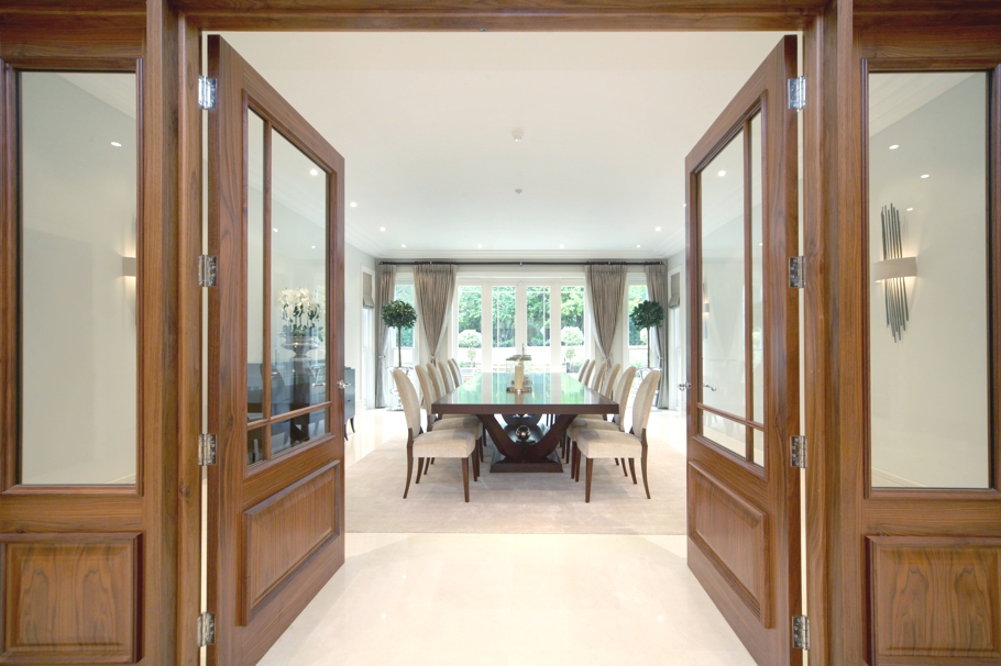 a-stunning-surrey-property-great-to-party-in-england-05