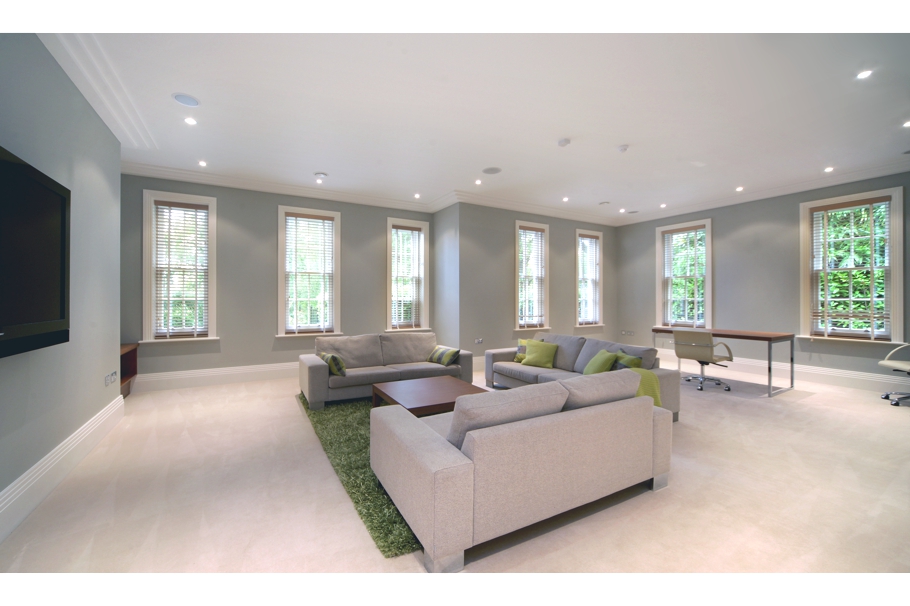 a-stunning-surrey-property-great-to-party-in-england-07