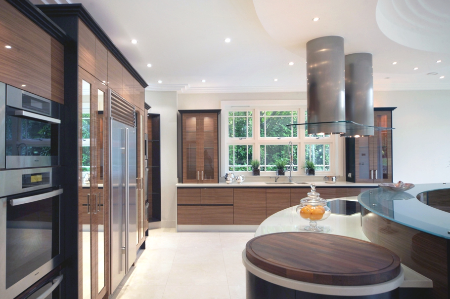 a-stunning-surrey-property-great-to-party-in-england-09