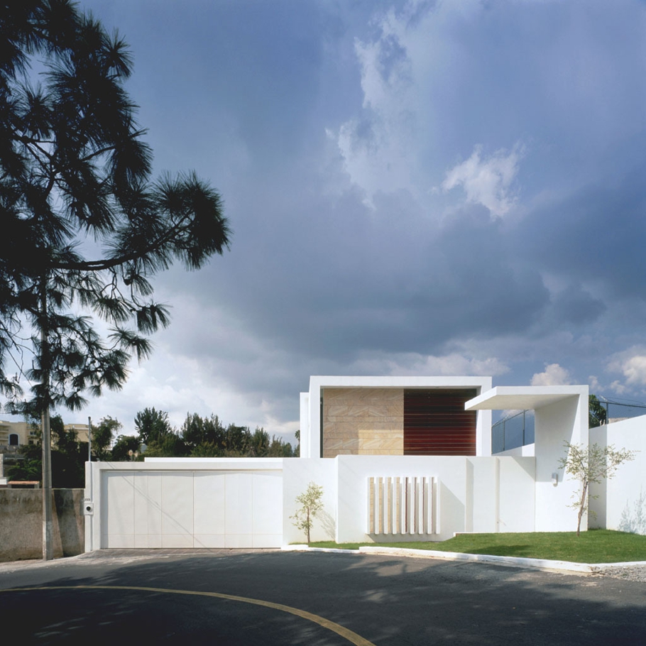 contemporary-living-at-cubo-house-mexico