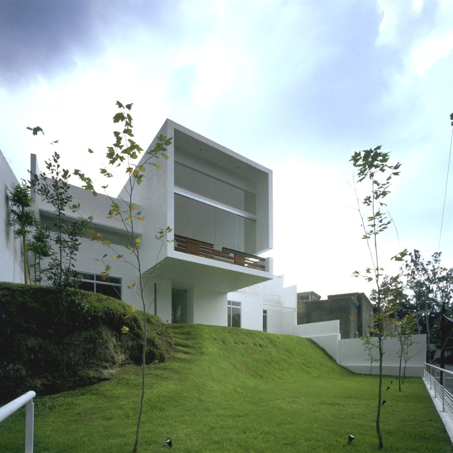 contemporary-living-at-cubo-house-mexico