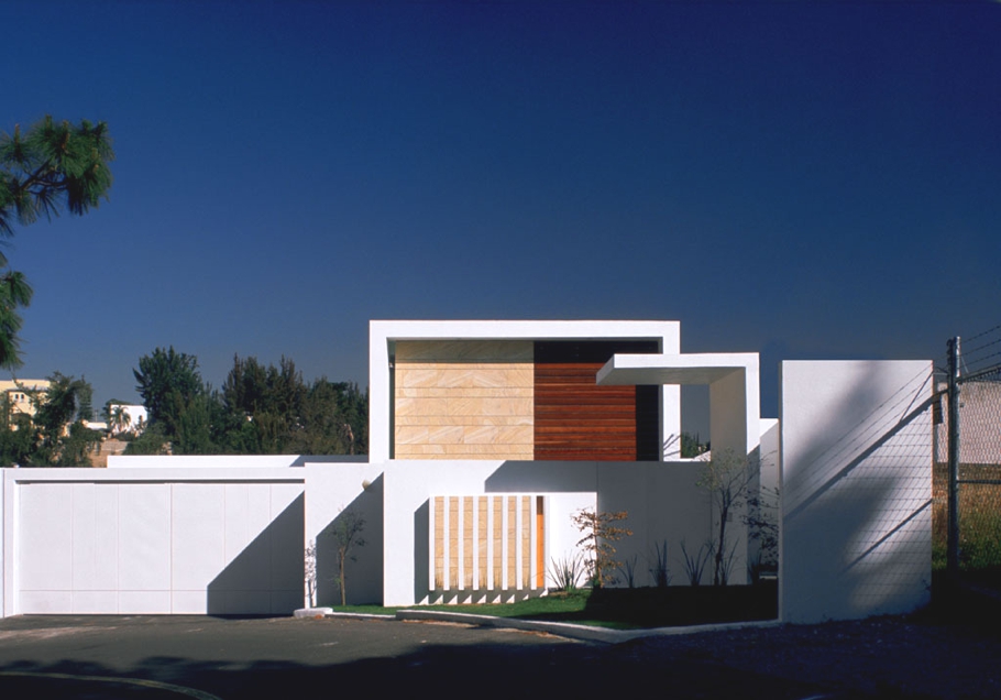 contemporary-living-at-cubo-house-mexico