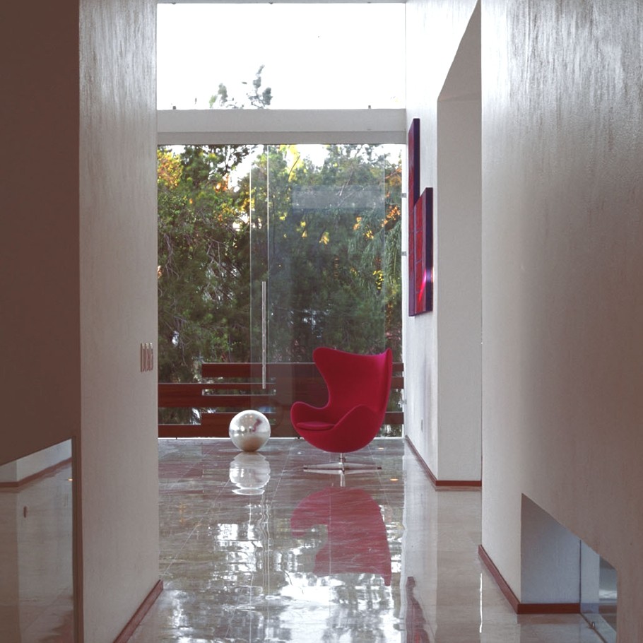 contemporary-living-at-cubo-house-mexico