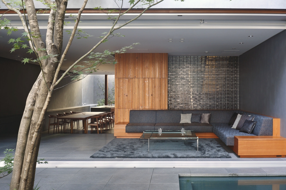 optical-house-constructed-with-glass-bricks-hiroshima-japan-08