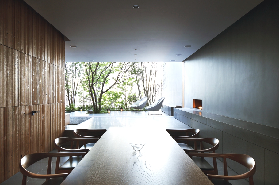 optical-house-constructed-with-glass-bricks-hiroshima-japan-10