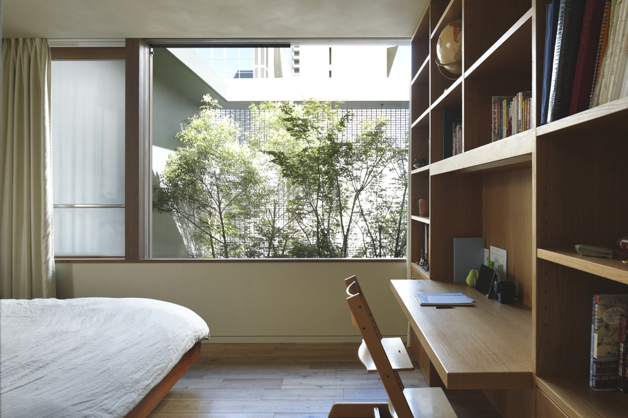 optical-house-constructed-with-glass-bricks-hiroshima-japan-12