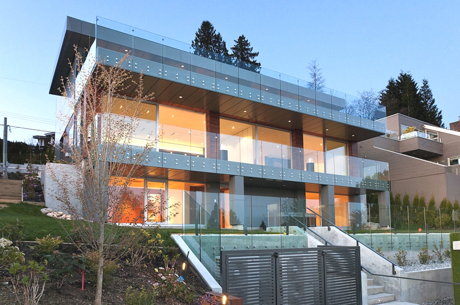 posh-palmerston-residence-with-views-of-the-pacific-canada-01