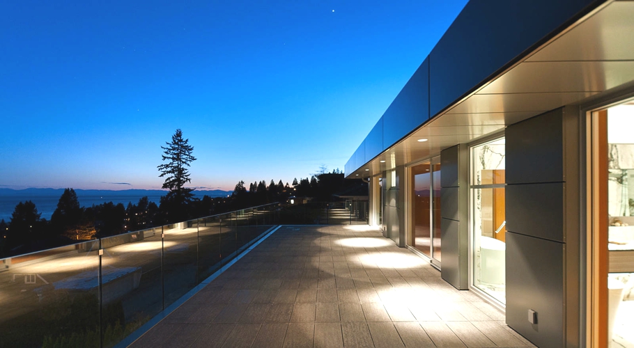 posh-palmerston-residence-with-views-of-the-pacific-canada-18